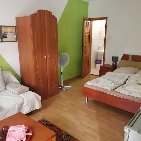 Dom Wczasowy Maja Bed & Breakfast *
