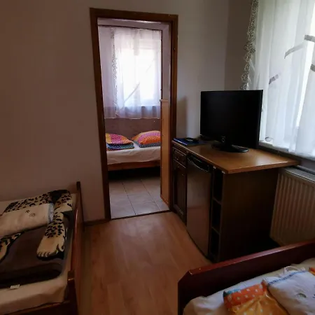 לינה וארוחת בוקר Maja