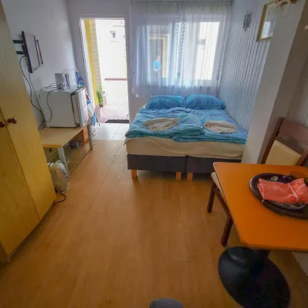 Bed & Breakfast Dom Wczasowy Maja Dzwirzyno