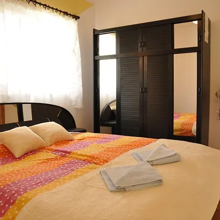Dom Wczasowy Maja Bed & Breakfast